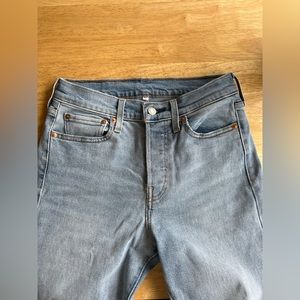 levi’s straight jeans in excellent used condition, size 27.
